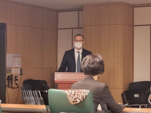 토마스 볼머 넷플릭스 글로벌 콘텐츠 전송 부문 디렉터가 "넷플릭스는 망 이용대가를 낼 의무가 없다"고 설명하고 있다.