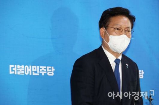 송영길 더불어민주당 대표가 3일 국회 당 대표실 앞에서 조동연 공동상임선대위원장 사생활 논란에 대한 입장을 발표하고 있다./윤동주 기자 doso7@