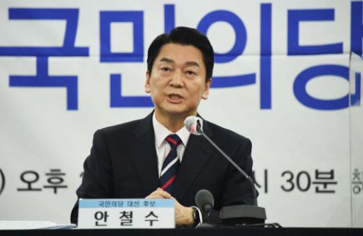 안철수 국민의당 대선 후보가 11일 오후 서울 중구 한국프레스센터에서 열린 한국기자협회 초청토론회에서 패널들의 질문에 답변하고 있다. / 사진=연합뉴스