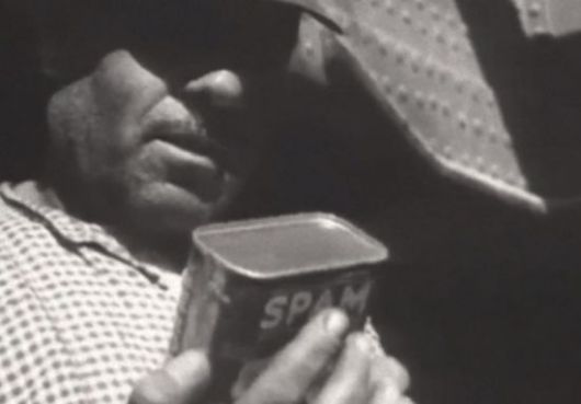2차 세계대전 당시 군수품으로 생산됐던 스팸은 영국, 유럽 등에선 질 낮은 배급 식량으로 여겨졌다. / 사진=인터넷 커뮤니티 캡처