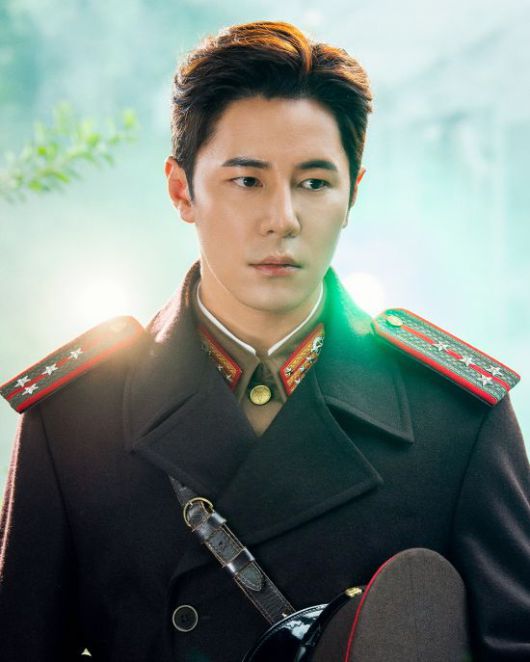 뮤지컬 '사랑의 불시착'에서 리정혁 역을 맡은 배우 이규형. 사진. 사진=(주)에이투지엔터테인먼트, (주)T2N미디어 제공