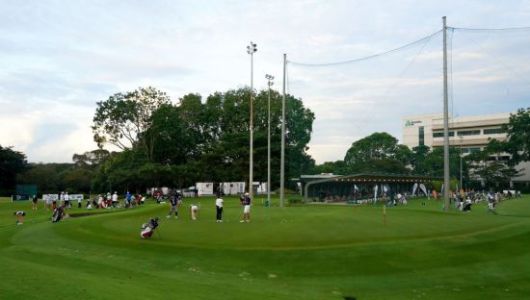 선수들이 하나금융그룹 싱가포르 여자오픈을 앞두고 퍼팅과 샷 연습을 하고 있다. 사진=하나금융그룹 제공