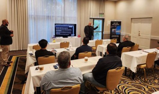 5월31일~6월1일(현지시간) 미국 로스엔젤레스에서 열린 삼성디스플레이 '할리우드 리빌' 행사에 참석한 할리우드 관계자들이  QD-OLED 제품을 살펴보고 있다.[사진제공=삼성디스플레이]