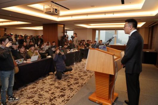 글로벌 온라인 마켓플레이스 알리익스프레스가 6일 서울 롯데호텔에서 '지적재산권 및 소비자 보호 강화' 발표 기자간담회를 열었다. 레이 장 알리익스프레스 코리아 대표가 가품과 불량 판매자 등 소비자 권익 침해 방지 방안을 이야기하고 있다. 사진=허영한 기자 younghan@