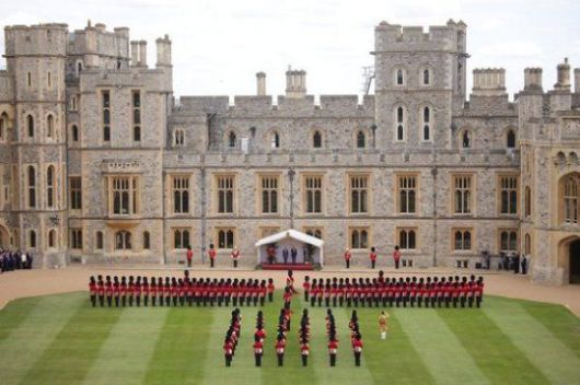 던 템스강 주변에 있는 윈저성은 11세기 윌리엄 1세가 전쟁 방어 목적으로 세운 성이다. 1070년 공사를 시작해 1086년 완공했다. 영국 왕실의 공식 거주지 중 한 곳으로, 내부 성 조지 교회 지하엔 엘리자베스 2세 등 역대 국왕들이 묻혀 있다. [사진출처=로이터·연합뉴스]