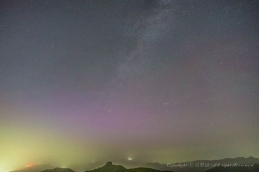 지난 12일 강원 화천군에서 용인어린이천문대 소속 심형섭씨가 찍은 오로라. [사진출처=천문연 제공, 연합뉴스]