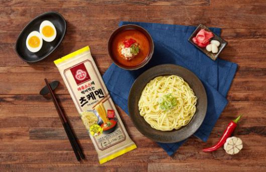 오뚜기 매콤소스에 찍어먹는 츠케멘. [사진제공=오뚜기]