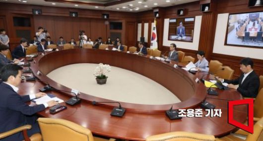 최상목 경제부총리 겸 기획재정부 장관이 7일 서울 종로 정부서울청사에서 열린 경제관계장관회의에 참석, 위메프, 티몬 사태 추가 대응방안 및 제도개선 방향 등에 대해 발언 하고 있다. 사진=조용준 기자 jun21@