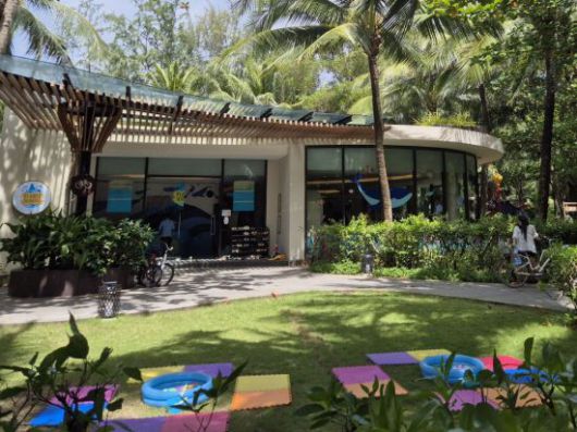 인터컨티넨탈 푸꾸옥 롱비치에 있는 보육시설, 바로 옆에는 아이들을 위한 수영장이 있다. 이민지 기자.