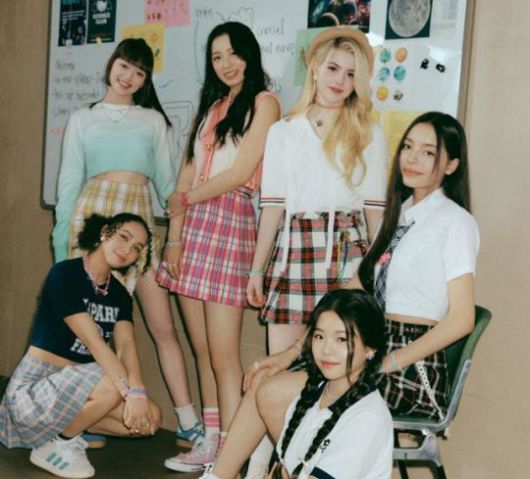 다국적 걸그룹 비춰. JYP엔터테인먼트