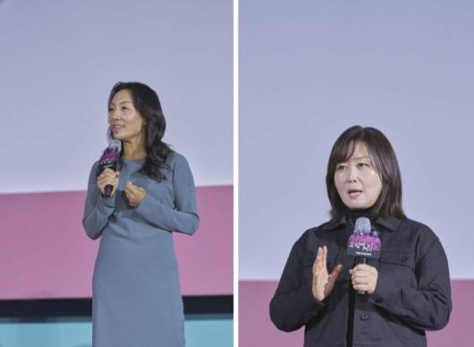 9일 서울 동대문디자인플라자(DDP)에서 열린 오징어 게임 시즌 2 제작발표회에 참여한 (좌)마리안 리 넷플릭스 최고마케팅책임자(CMO)와 (우)김민영 아태지역 콘텐츠 부사장(VP·인도 제외)이 무대에 올라 발표하고 있다/사진=넷플릭스