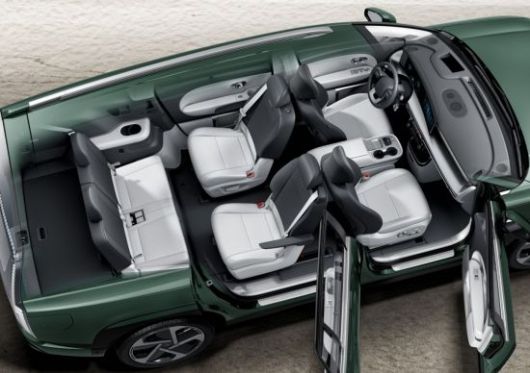 현대차 아이오닉9 실내 모습. 2열 시트는 180도 회전 가능해 3열 시트와 마주보는 형태로 조정하면 실내 공간을 최대한 활용할 수 있다.(제공=현대차)