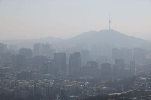 기온 올라가자 미세먼지 가득. 연합뉴스
