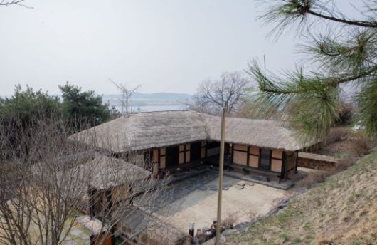 1896년 2월9일 에드워드 폴링 선교사가 충남 논산시 강경읍에 세운 'ㄱ'자 모양의 강경침례교회. 한국교회총연합 제공