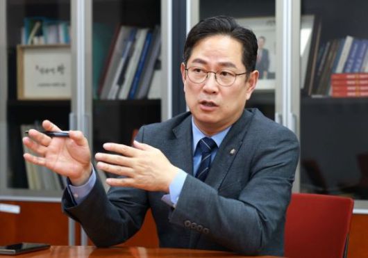 박수영 국민의힘 의원이 윤석열 전 대통령 탄핵에도 "이재명 더불어민주당 대표는 안 된다"며 목소리를 높였다. 김현민 기자