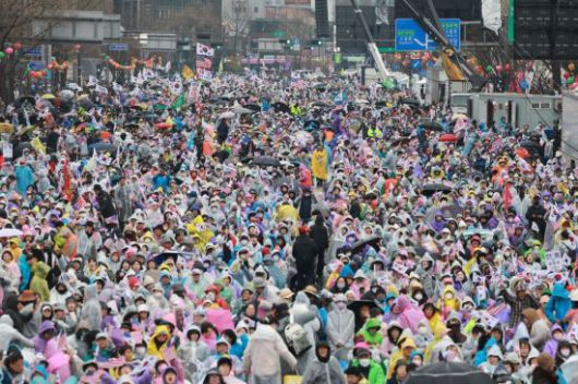 5일 서울 중구 세종대로에서 대한민국바로세우기국민운동본부 주최 광화문 국민대회가 열리고 있다. 연합뉴스