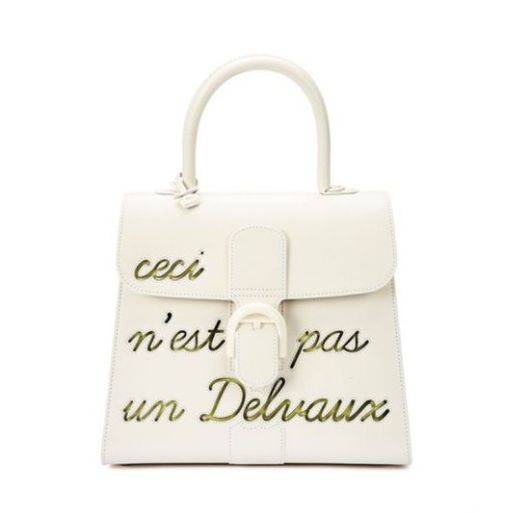 벨기에 명품 브랜드 델보가 르네 마그리트의 작품에서 영감을 받아 제작한 아티스트 콜라보 시리즈 핸드백. 서울옥션