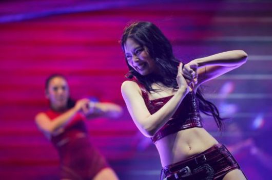 14일(한국시간) 미국 코첼라 무대에 오른 가수 제니. 로이터연합뉴스