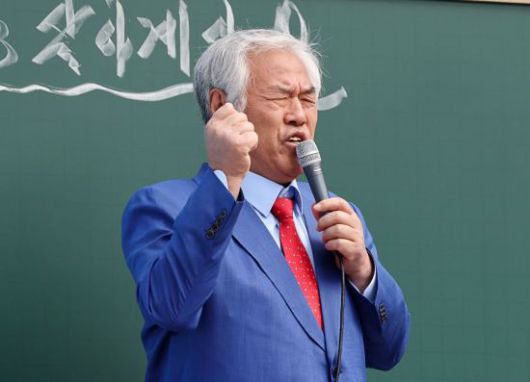 전광훈 목사는 19일 서울 종로구 광화문 일대에서 개최한 '4·19 광화문 혁명 국민 대회'에 참석해 대선 출마 의지를 밝혔다. 연합뉴스