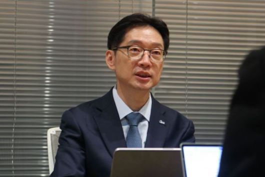 20일 오후 서울역 인근 회의실에서 아시아경제와 만난 김경수 전 경남지사가 기자의 질문에 답하고 있다/사진=김경수 캠프