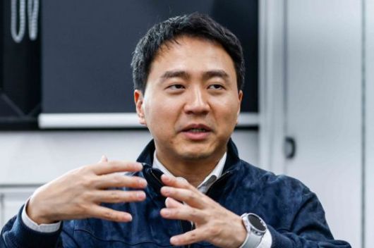 이기욱 휴로보틱스 대표가 22일 서울 동작구 중앙대학교 창업보육관 연구실에서 인터뷰 하고 있다. 강진형 기자