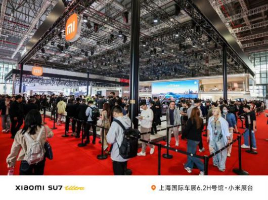 상해모터쇼를 찾은 사람들. 레이쥔 SNS