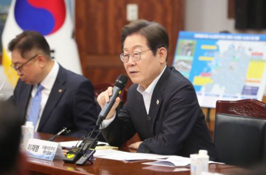 더불어민주당 이재명 대선 경선 후보가 24일 오전 전북 새만금33센터를 방문해 발언하고 있다. 2024.4.24 연합뉴스