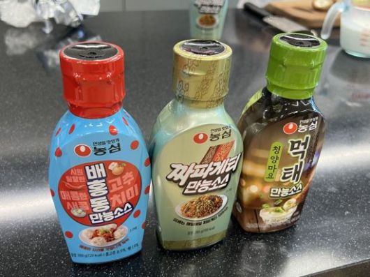 농심의 만능 소스 종류는 '배홍동 만능 소스'와 '짜파게티 만능 소스', '먹태청양마요 마능 소스' 등 3가지다. 한예주 기자