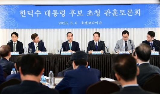 무소속 한덕수 대통령선거 예비후보가 6일 서울 중구 코리아나호텔에서 열린 관훈토론회에서 패널 질문에 답변하고 있다. 연합뉴스