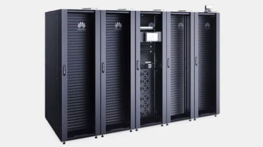 어센드 910C 기반 클라우드 솔루션인 클라우드매트릭스 384. 엔비디아 제품보다 차지하는 면적도 넓고 와트 대비 성능도 현저히 떨어지지만, 중국 기업들에게는 유일한 선택지가 되고 있다. 화웨이