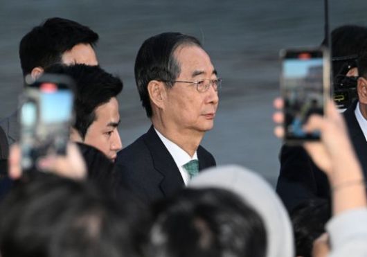 한덕수 무소속 대선 예비후보가 7일 서울 종로구의 한 식당에서 김문수 국민의힘 대선후보와 후보 단일화 관련 회동을 마친 후 식당을 나서고 있다. 2025.5.7 김현민 기자