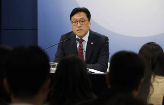 김병환 금융위원장이 7일 서울 종로구 정부서울청사에서 열린 금융위 출입기자단 정례 간담회에 참석, 발언하고 있다. 2025.5.7 조용준 기자