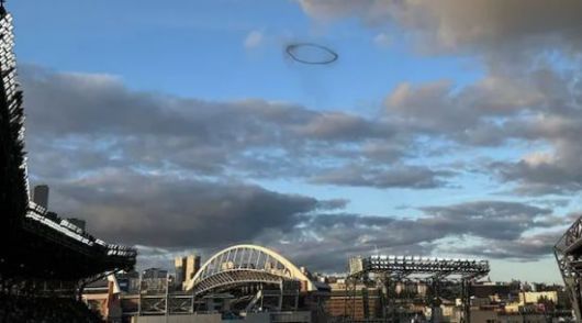 지난 3월 29일 시애틀 하늘에서 목격된 검은 고리. 폭스웨더