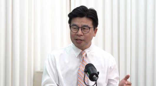 윤희웅 대표는 "김문수 후보의 지지율과 이준석 후보의 지지율은 시소 관계와 같다"고 봤다.