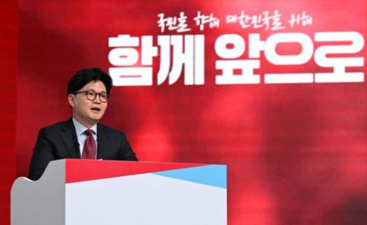 20일 서울 강서구 ASSA아트홀에서 열린 국민의힘 제21대 대통령 후보자 1차 경선 조별 토론회에서 B조 한동훈 후보가 발언하고 있다. 2025.4.20 국회사진기자단