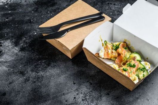 아르헨티나의 일부 식당에서 손님이 남은 음식을 포장해달라고 요구하면 추가 수수료를 받아 논란이 일고 있다. 게티이미지