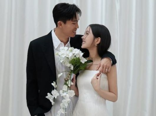 축구선수 정우영과 예비 신부 연지씨의 웨딩사진. 인스타그램