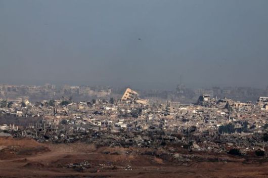이스라엘군의 포격으로 연기가 피어오르는 가자지구 전경. EPA연합뉴스