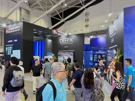 20~23일 대만 타이베이 난강 전시센터에서 열리는 '컴퓨텍스 2025' 전시장에 마련된 딥엑스 부스. 노타는 20일 이곳에서 딥엑스와 업무협약(MOU)을 체결하고 인공지능(AI) 최적화를 위한 소프트웨어 기술을 지원하기로 했다. 장희준 기자