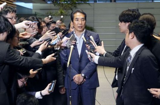 20일 에토 다쿠 일본 전 농림수산성 장관이 기자회견을 갖고 있다. 그는 일본 내 쌀가격 급등으로 민심이 악화된 상황에서 본인 집에는 쌀이 남아돈다는 실언을 해 결국 경질됐다. 로이터연합뉴스