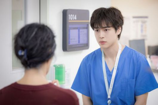 드라마 '언젠가는 슬기로울 전공의생활' 스틸 속 엄재일. tvN