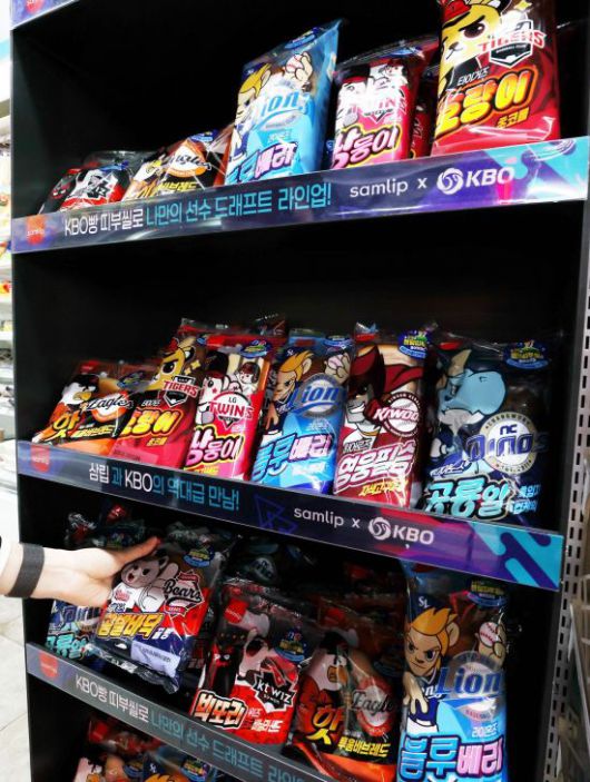 서울의 한 편의점에 '한국야구위원회'(KBO)와 SPC삼립이 협업해 만든 '크보빵'(KBO빵)이 진열돼 있다. 연합뉴스