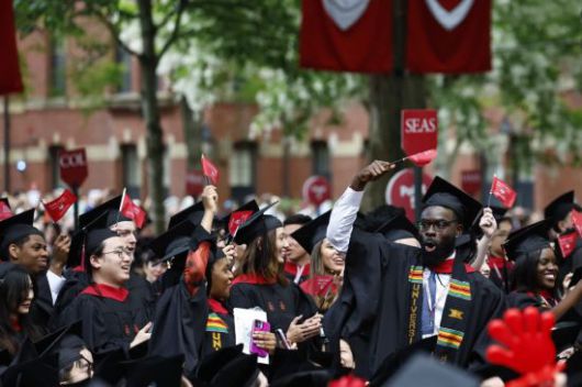 미국 정부가 하버드대 외국인 유학생들에 대해 압박을 가하고 있는 가운데, 29일(현지시간) 졸업식이 열렸다. EPA연합뉴스
