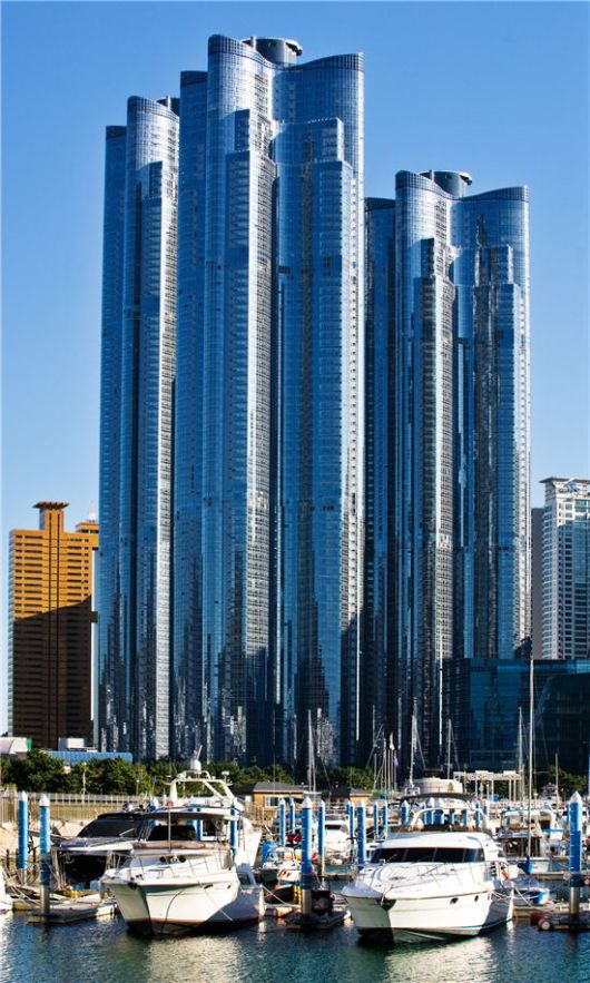 웨이브파크의 모기업 대원플러스건설 본사가 위치한 해운대 두산위브더제니스.