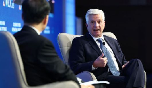 이창용 한국은행 총재와 크리스토퍼 월러 미국 연방준비제도(Fed) 이사가 2일 서울 중구 한국은행에서 열린 '2025년 BOK 국제콘퍼런스'에서 '미국 경제 전망과 통화 정책에 미치는 영향'을 주제로 대담을 나누고 있다. 연합뉴스