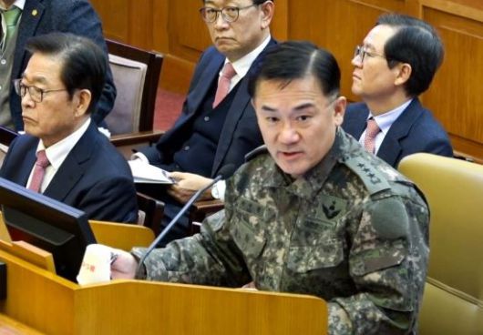 여인형 전 국군방첩사령관이 4일 서울 종로구 헌법재판소에서 열린 윤석열 대통령 탄핵심판 5차 변론기일에 증인으로 출석해 발언하고 있다.2025.2.4 헌법재판소 제공