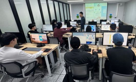 광주대학교 경영학과가 재학생의 실무 역량 극대화를 위해 박경종 교수의 지도로 ERP정보관리사 자격증 준비반을 운영했다. 광주대학교 제공