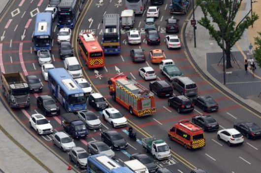 10일 서울 종로구 조계사 옆 불교중앙박물관에서 화재가 발생해 소방차들이 출동하고 있다. 2025.6.10 조용준 기자