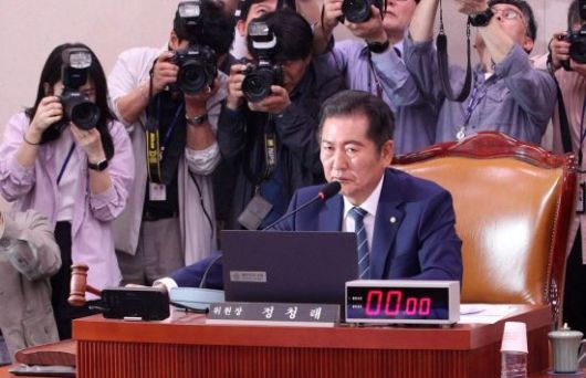 14일 국회 법제사법위원회에서 열린 조희대 대법원장 등 사법부의 대선개입 의혹 진상규명 청문회에서 정청래 위원장이 의사봉을 두드리고 있다. 2025.5.14 김현민 기자