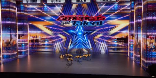 10일 방송된 미국 TV쇼 ‘아메리카 갓 탤런트’에서 보스턴다이나믹스 스팟이 노래에 맞춰 안무를 선보이고 있다. 아메리카 갓 탤런트 유튜브 채널